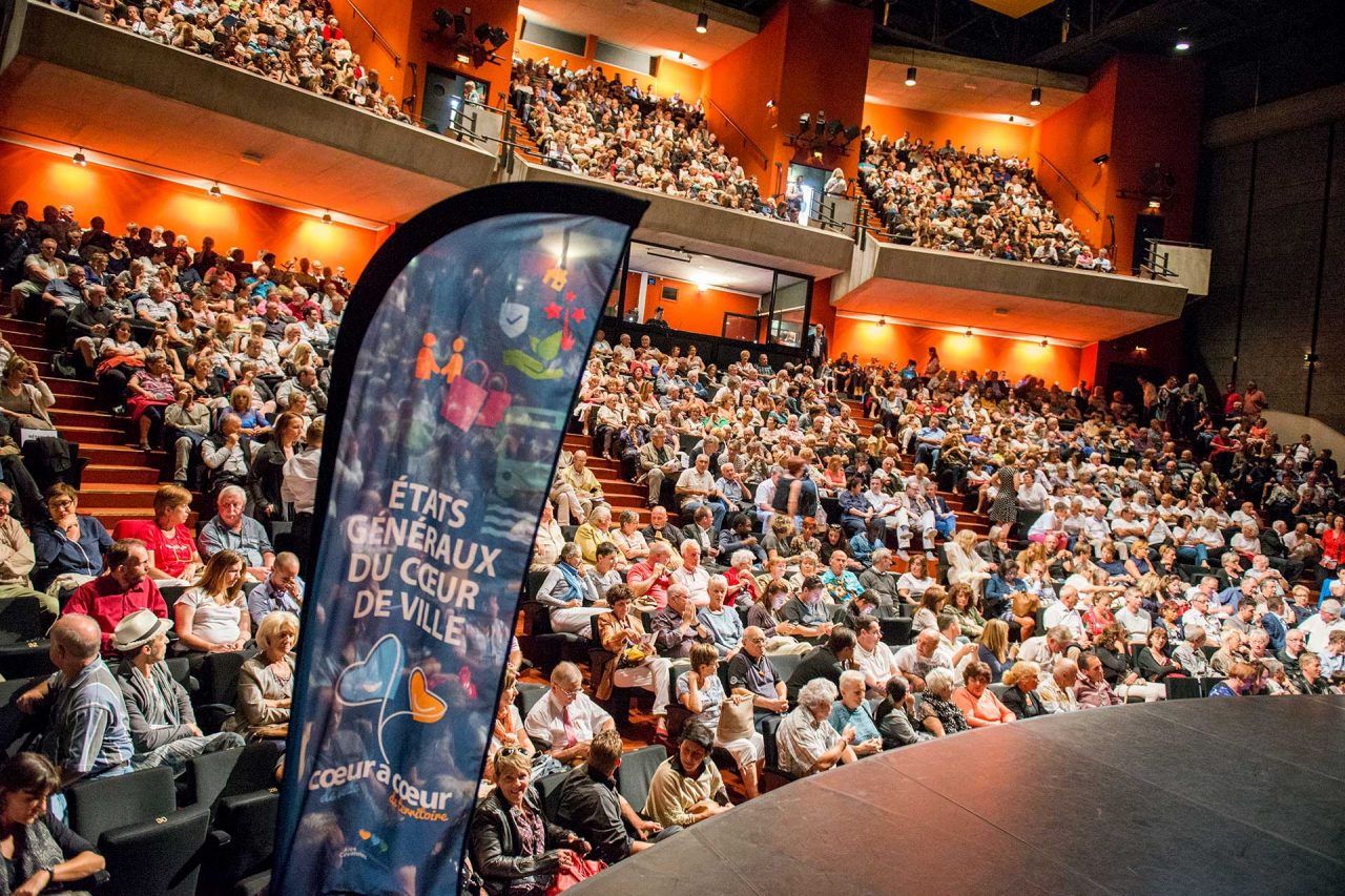 1 200 personnes ont participé à la grande réunion publique de lancement des états généraux le 21 septembre au Cratère. Un départ canon