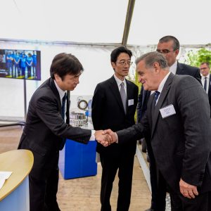 Max Roustan a accueilli les représentants japonais du groupe NTN-SNR, Yozo Mimura, vice- président de NTN-SNR Roulements et Norimasa Marui, correspondant NTN à la Direction des opérations NTN-SNR Roulements.