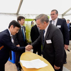 Max Roustan a accueilli les représentants japonais du groupe NTN-SNR, Yozo Mimura, vice- président de NTN-SNR Roulements et Norimasa Marui, correspondant NTN à la Direction des opérations NTN-SNR Roulements.