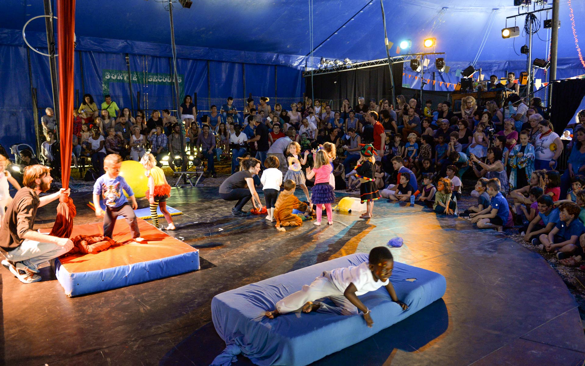Spectacles des élèves des cours Loisirs et scolaires.
