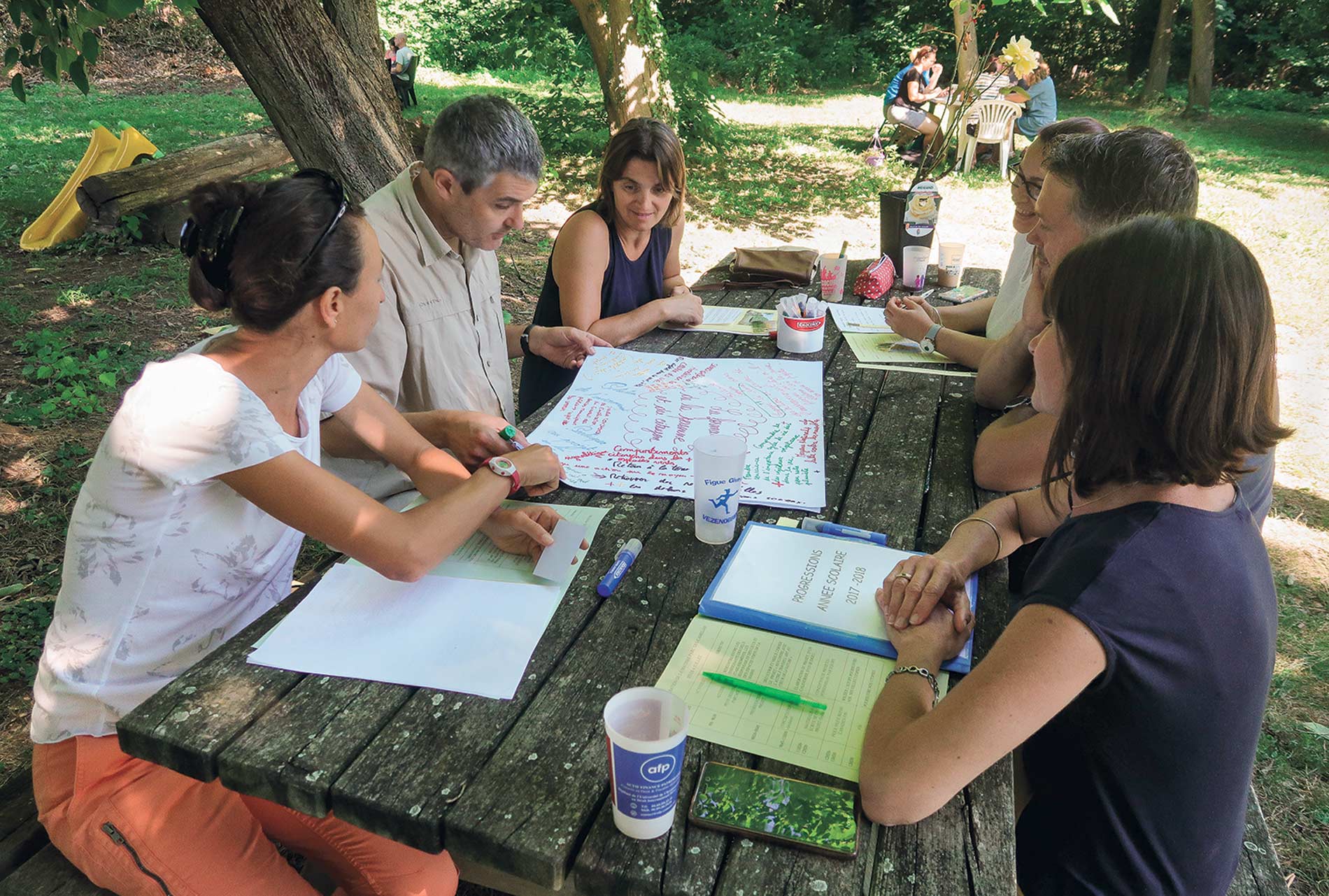 42 enseignants de Bellevue et Notre-Dame ont planché sur l’adaptation du contenu pédagogique, le 5 juillet, au parc fl oral de la Prairie, à Alès.