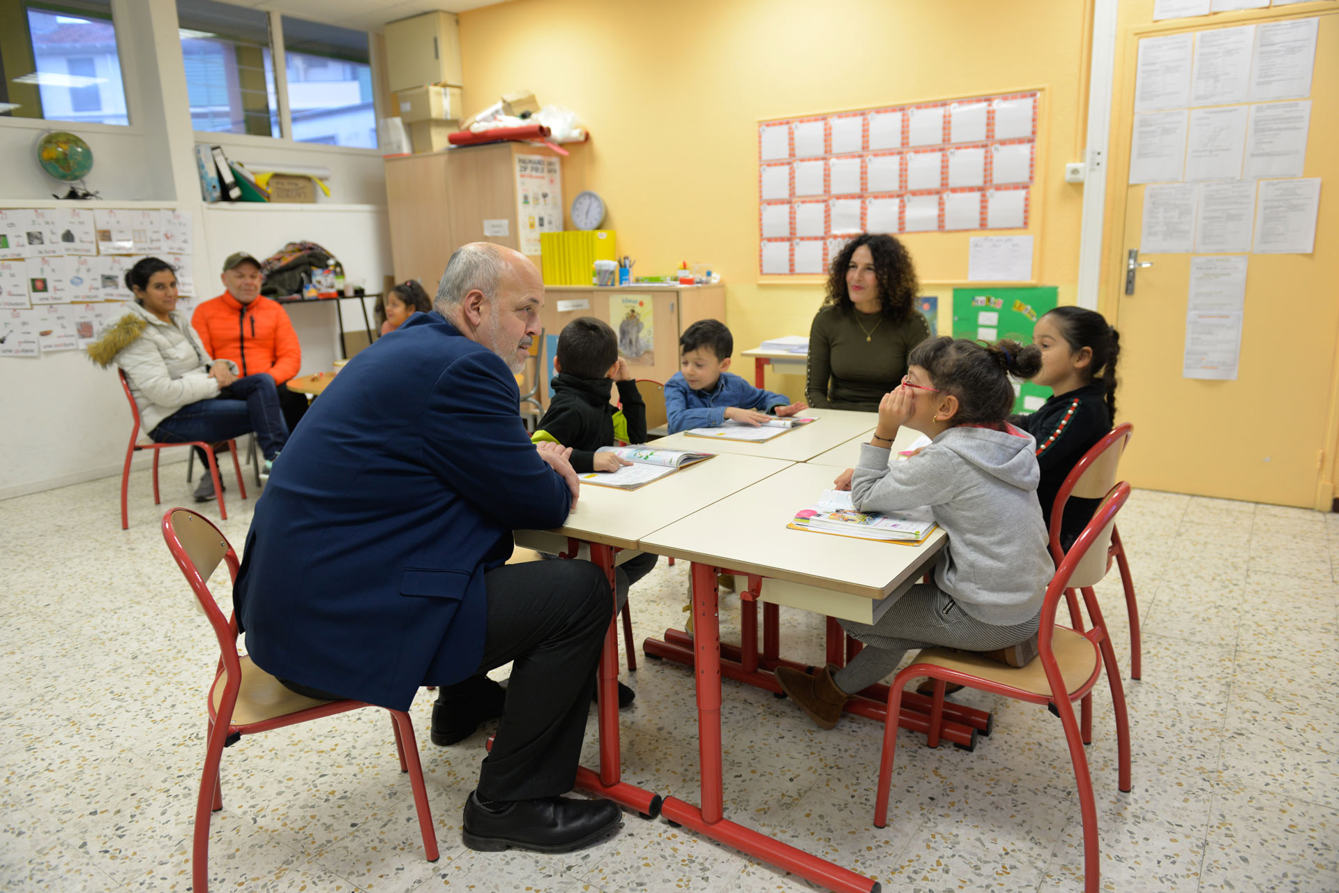 À l’école Louis-Pasteur, l’atelier est composé d’élèves de CP auxquels l’adjoint à l’Éducation, Christian Chambon, a tenu à rendre visite.
