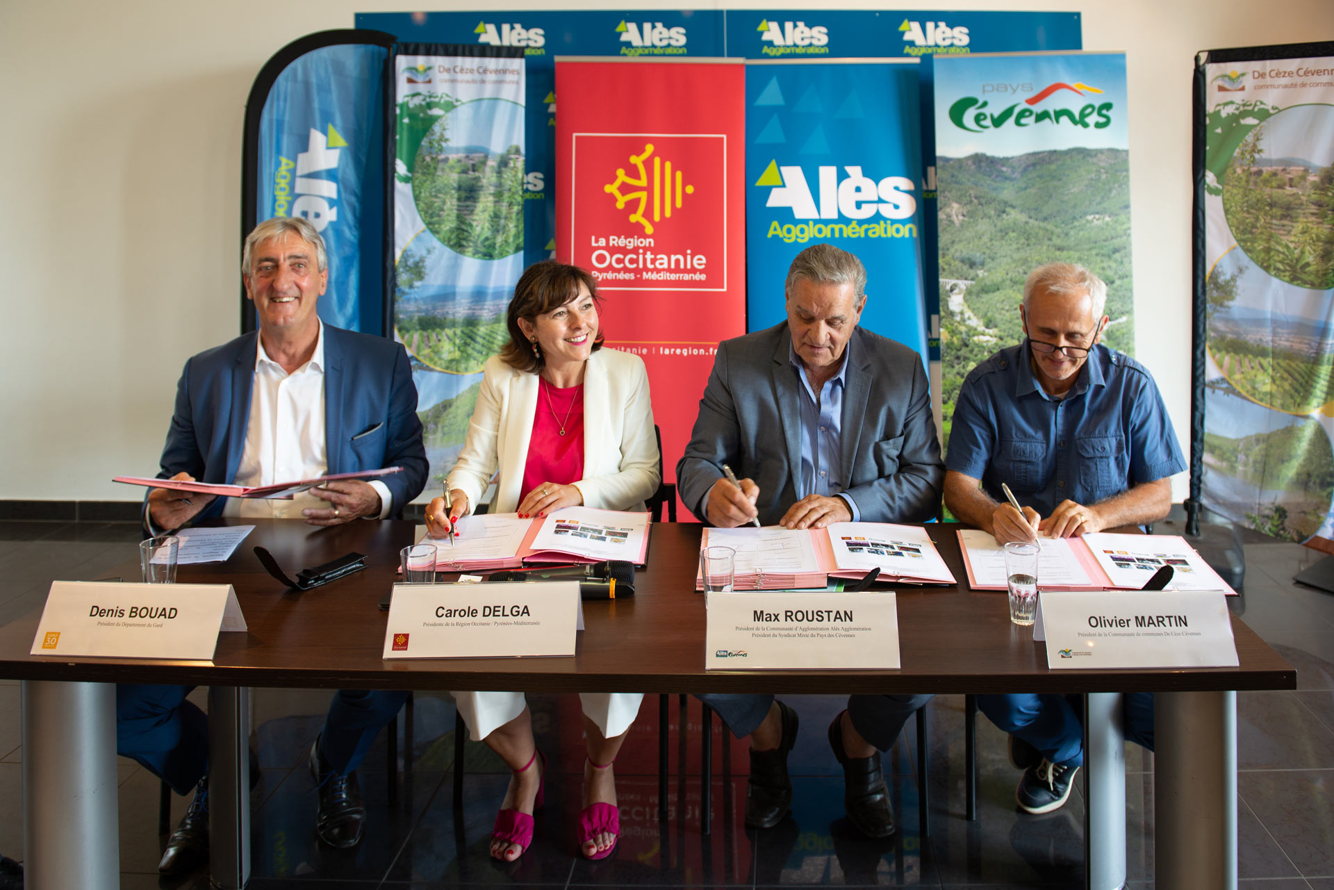 Carole Delga, présidente de la région Occitanie, a signé le contrat territorial régional aux côtés de Max Roustan, président d'Alès Agglomération, Denis Bouad, président du Conseil département du Gard et Olivier Martin, président de la communauté de communes Cèze Cévennes.