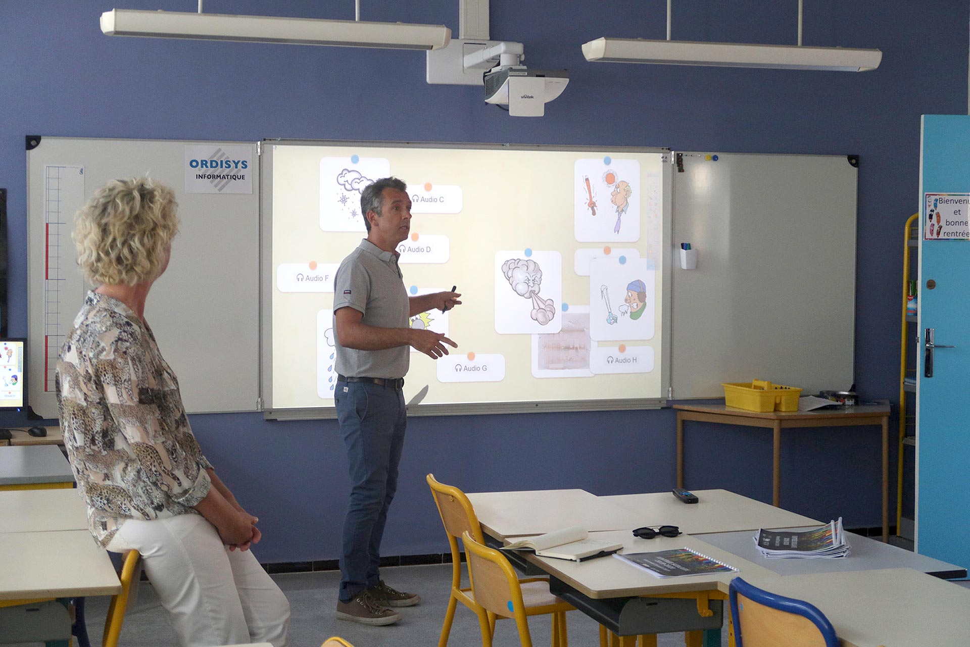 Une démonstration du tableau blanc interactif, qui équipe désormais toutes les classes des écoles d’Alès, a été faite aux élus et à la presse le 28 août