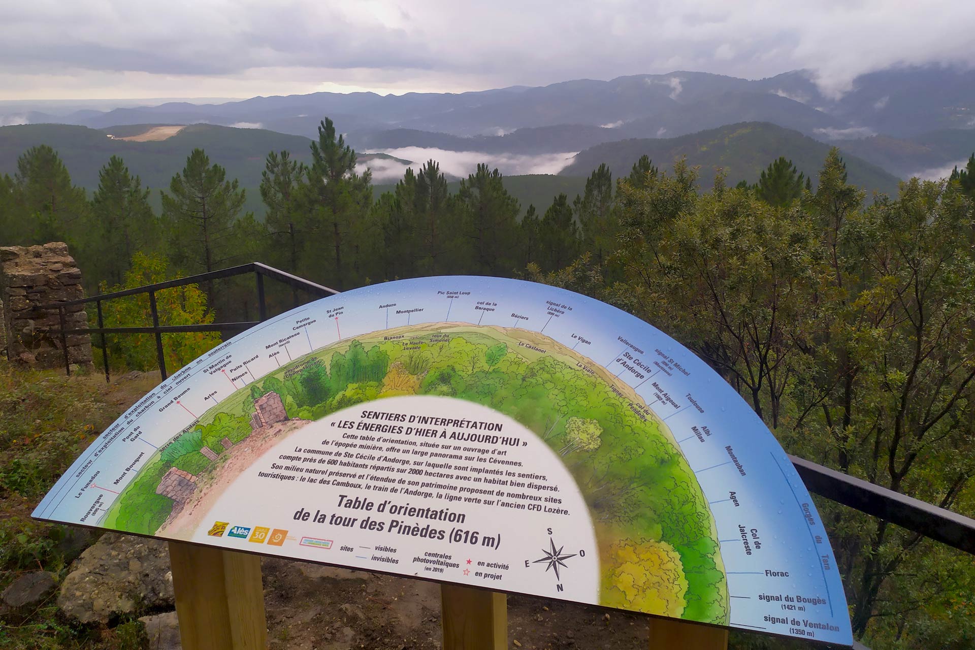 Les élus ont inauguré la table d’orientation qui est installée près de la tour des Pinèdes, avec un panorama d’exception sur les Cévennes.