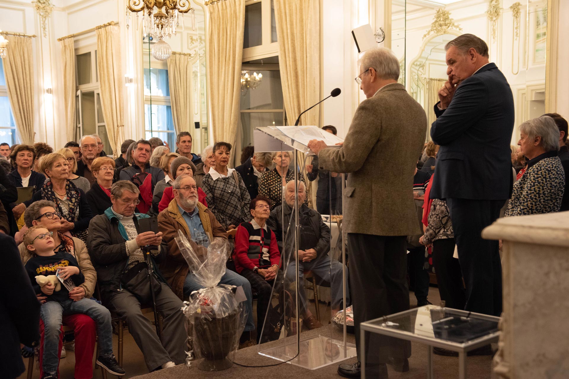 La salle des États était presque trop petite pour accueillir tous les participants.