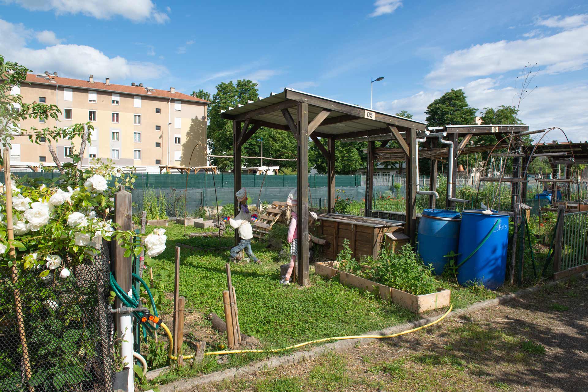 Dans quelques semaines, des jardins familiaux, comme ceux des Prés-Saint-Jean, fleuriront au pied des habitations de Rochebelle.