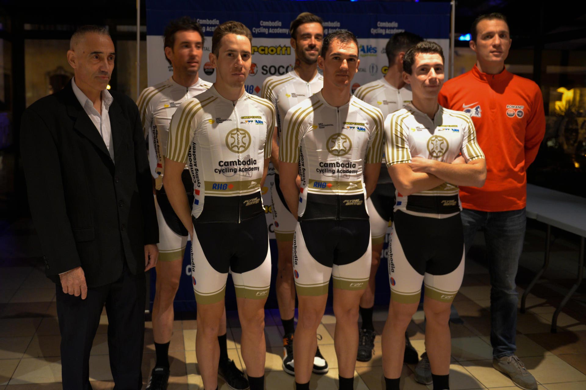 L’équipe cycliste “Cambodia cycling academy”, du Cendrasien Samy Aurignac, accompagnée par Patrick Aurignac manager général et Geoffrey Vialat, directeur sportif, a été reçue mercredi 29 janvier, salle du Capitole, par le maire d’Alès et son adjointe aux Sports.