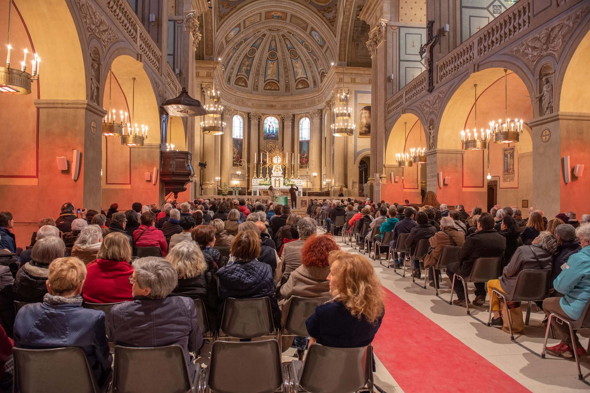 De nombreux visiteurs ont assisté aux visites commentées menées par les architectes en charge de la restauration de la cathédrale.