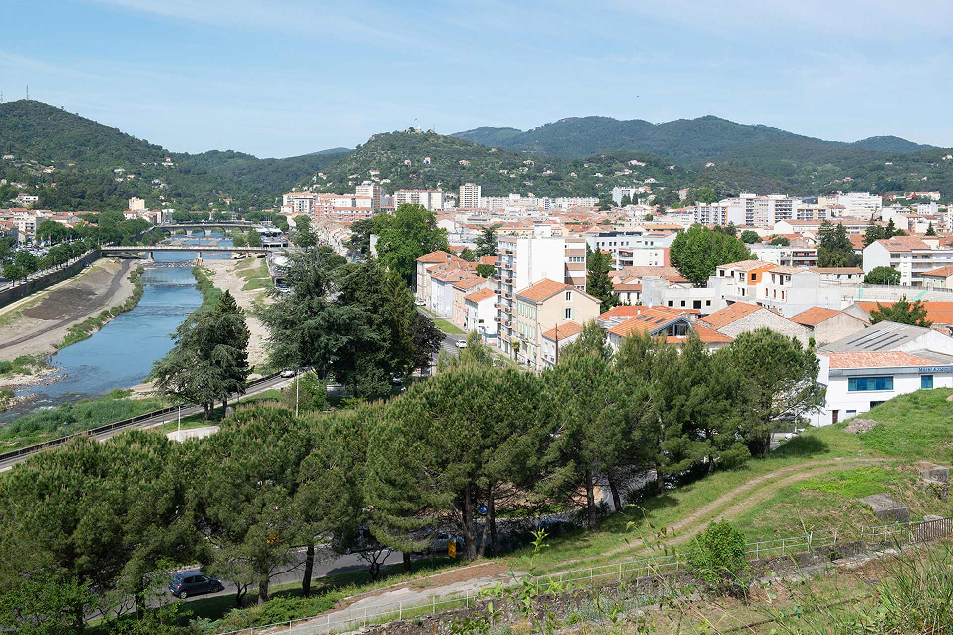Alès est classée 4e ville moyenne française sur le critère du pourcentage d’espaces naturels en proportion de la surface de l’unité urbaine.