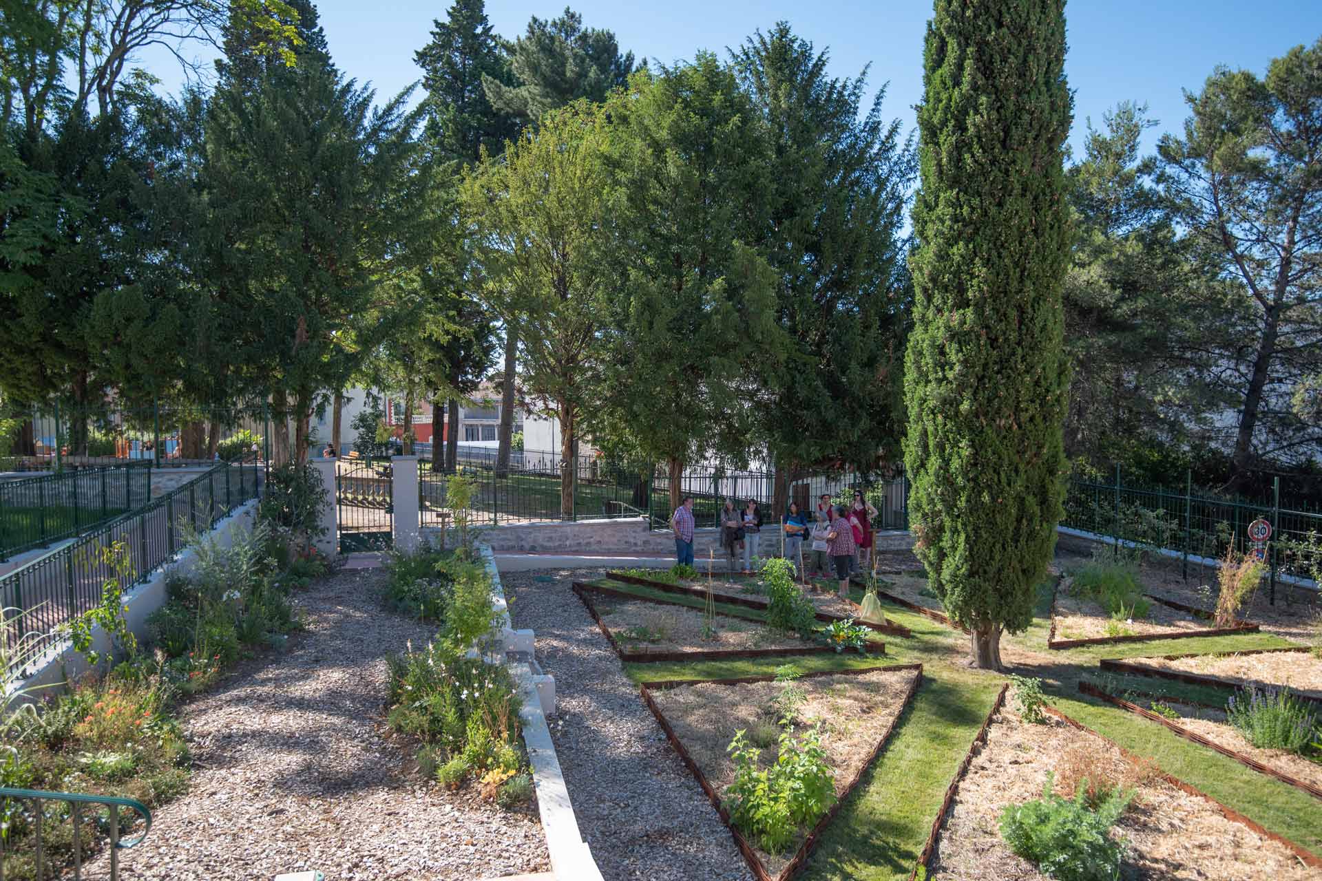 Le jardin pédagogique d’Alès, au cœur du Bosquet, invite les citoyens à développer une science participative, c’est-à-dire à prendre part aux activités du jardin dans le but de partager les connaissances et les expériences vécues.