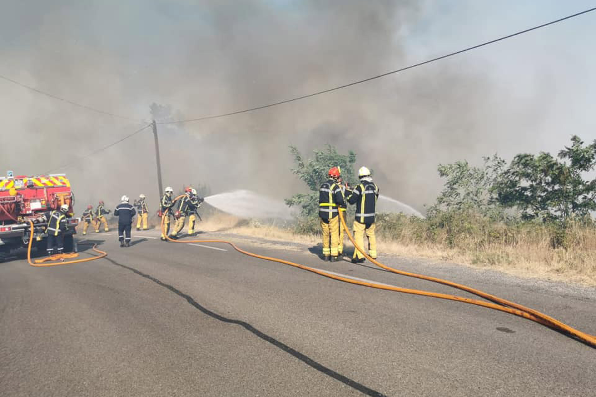 Le sinistre a très vite gagné les bois autour de Générargues. Grâce à l’intervention des pompiers, les habitations ont pu être épargnées par les flammes.