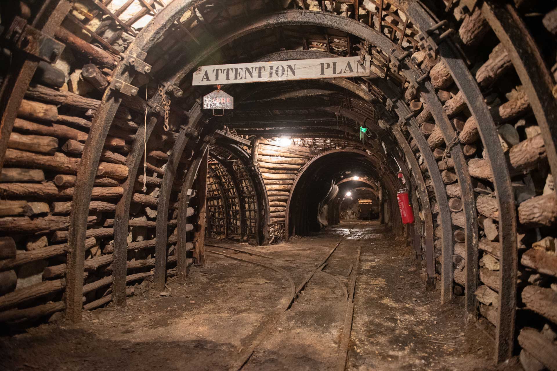 La Mine Témoin est une ancienne mine-école, le plus grand réseau visitable de France.