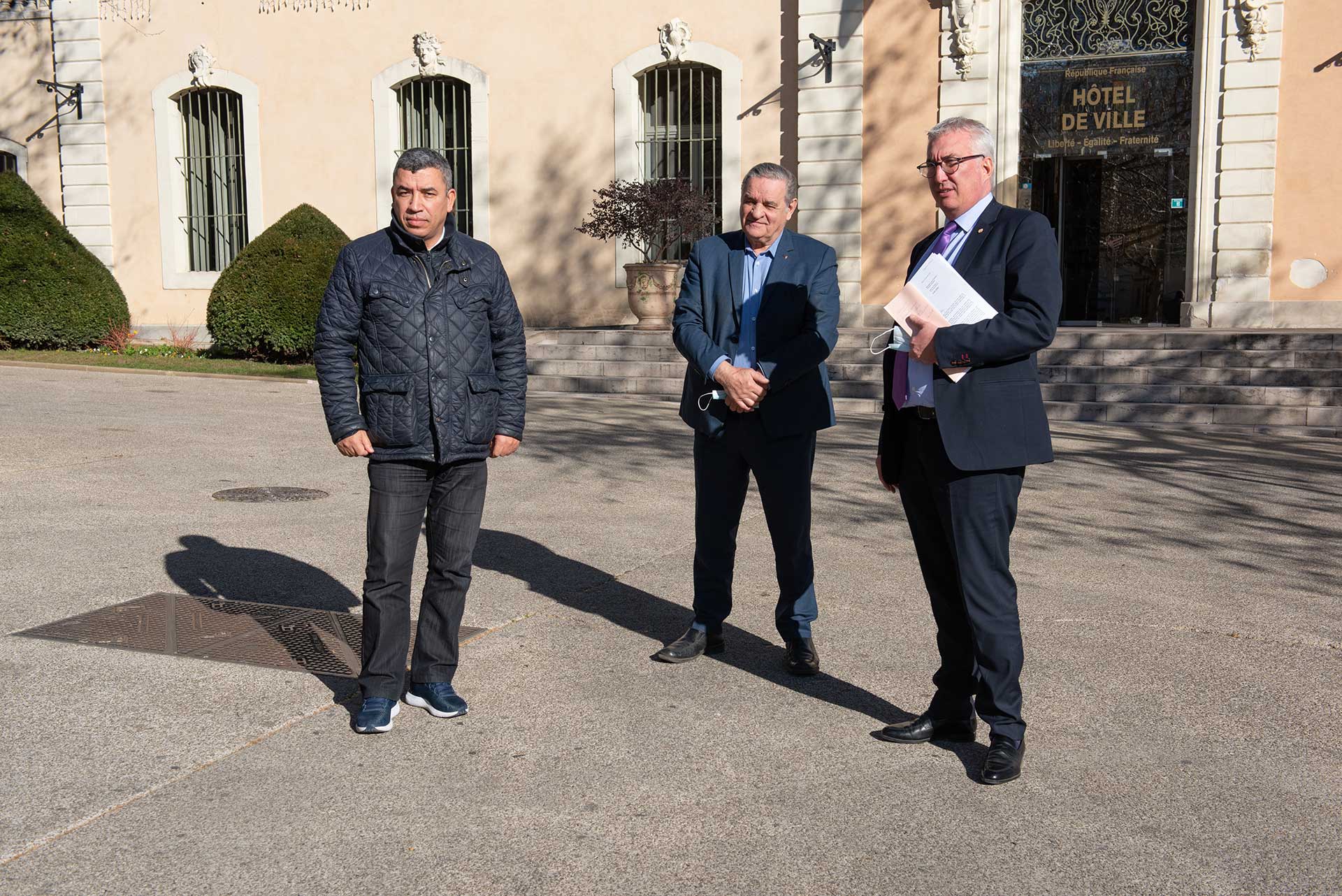 Aux côtés de Max Roustan, maire d’Alès, Christophe Rivenq, président d’Alès Agglo et Jalil Benabdillah, vice-président de l’Agglo délégué à l’économie.