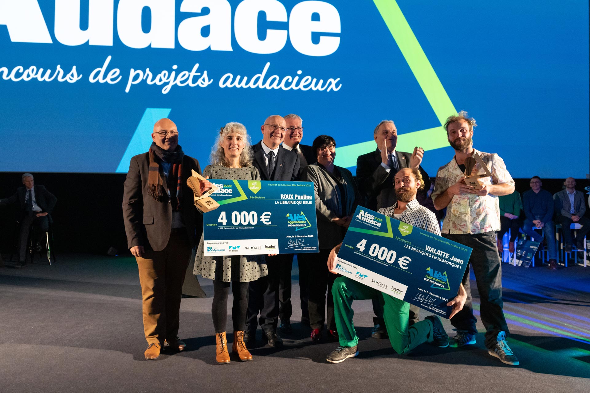 Pauline Roux, avec sa "librairie qui relie" et Joan Vialatte et son projet circassien ont obtenu le 3e prix ex aequo du Défi culture.