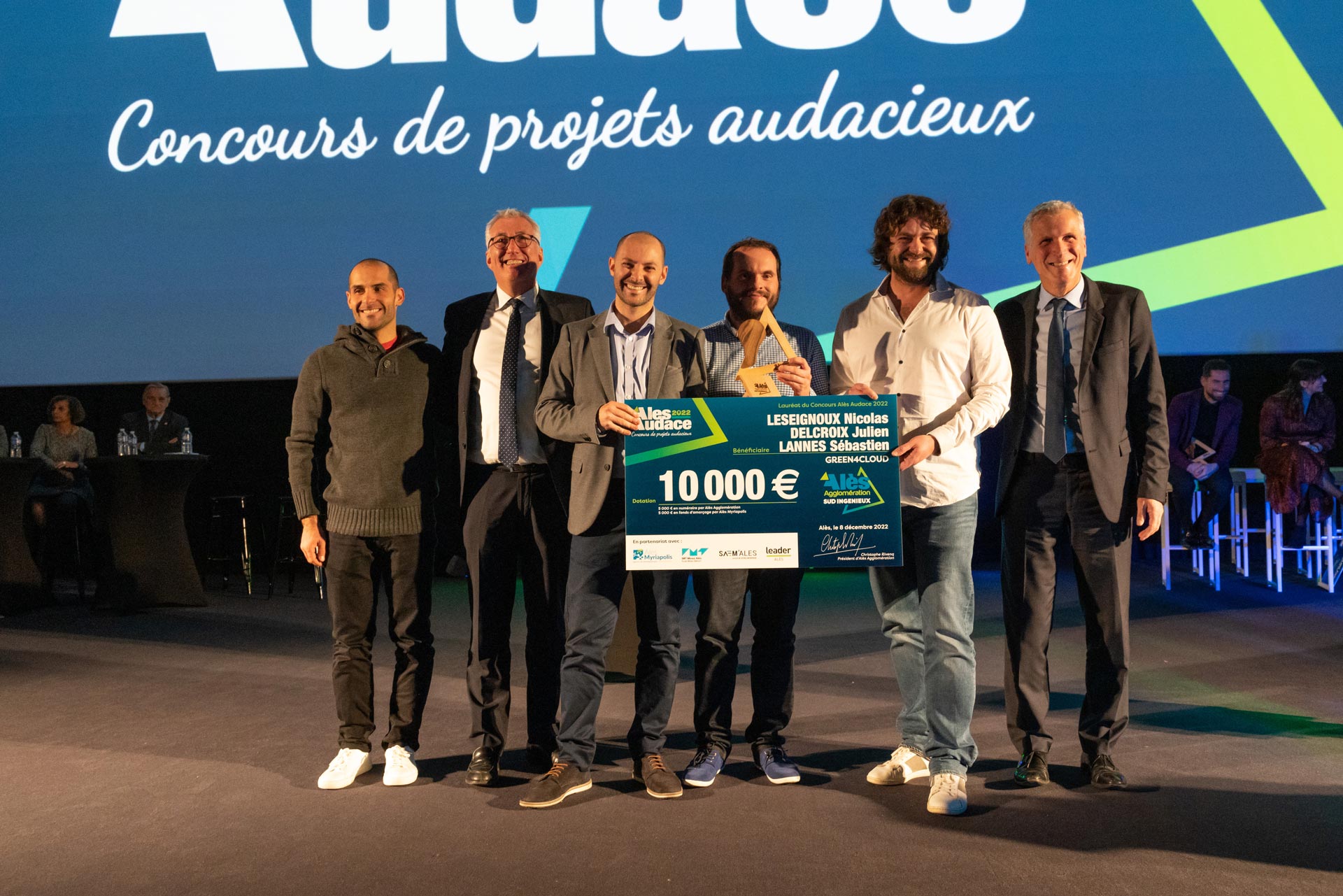 Leur dispositif de stockage de données informatiques éco-responsable permet à Sébastien Lannes, Nicolas Leseignoux et Julien Delcroix d'obtenir le 5e prix.
