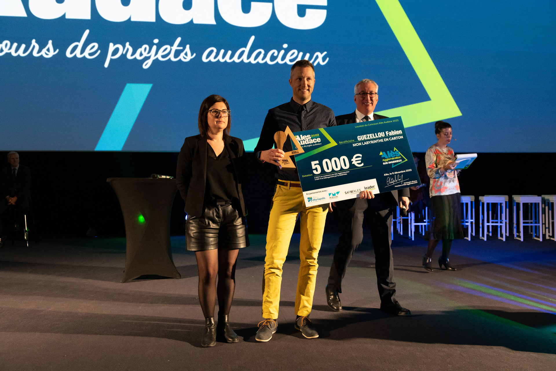 Fabien Guezellou avec son labyrinthe en carton conçu pour les enfants a obtenu le 7e prix.