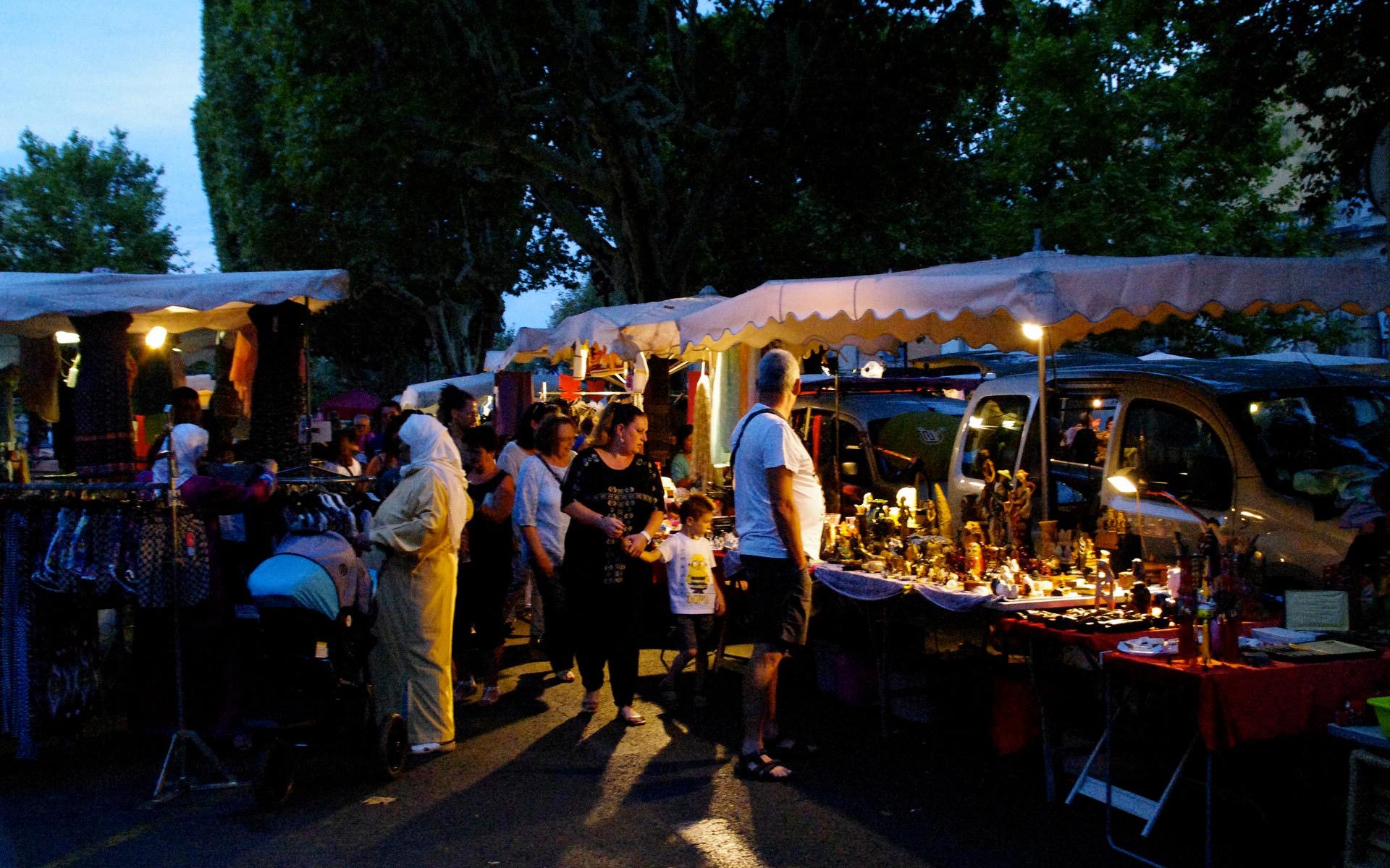 marché-nocturne-page-speciale-été-01 marché-nocturne-page-speciale-été-01